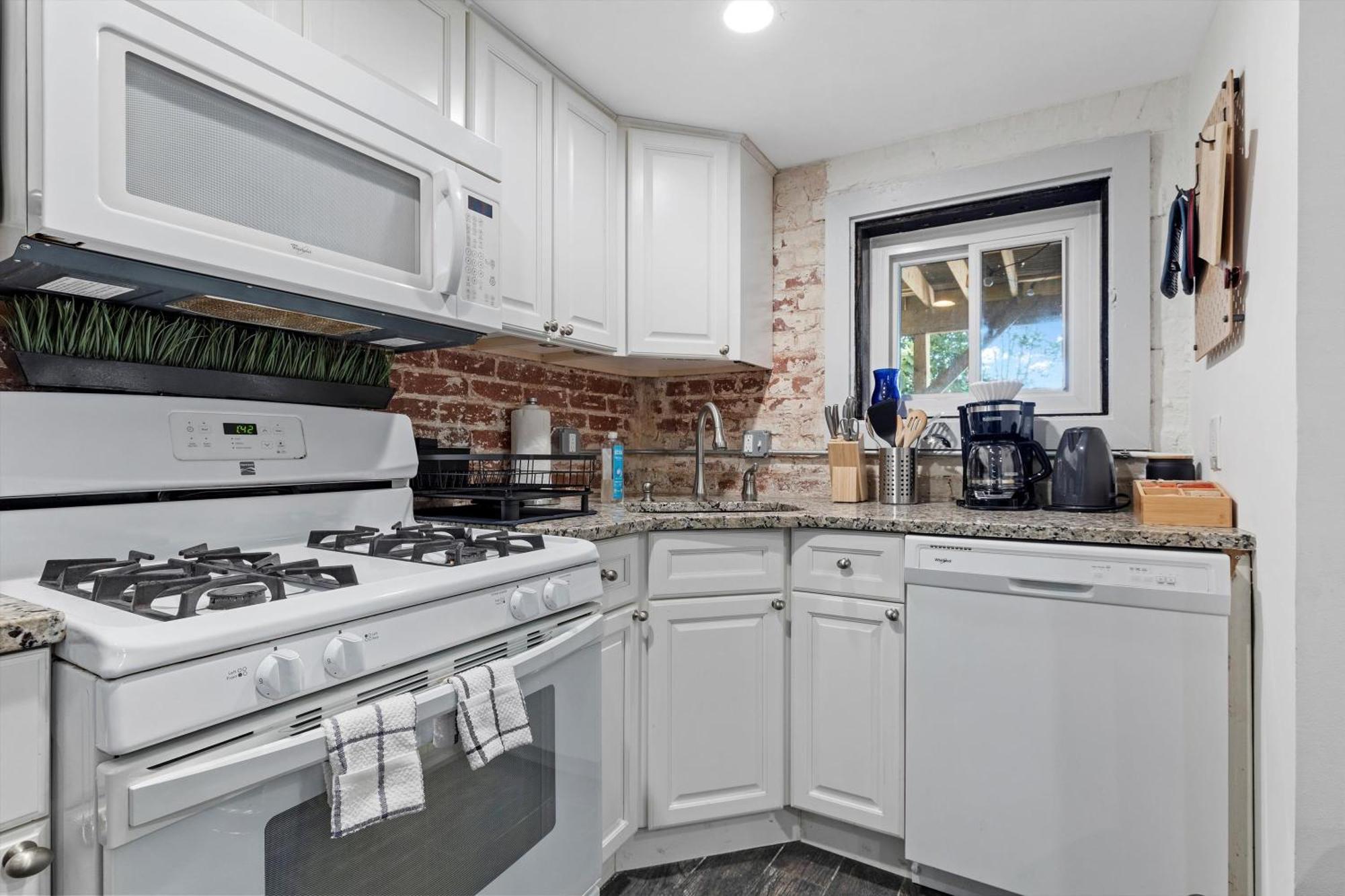 Cheery Flat In Adams Morgan - Mt Pleasant